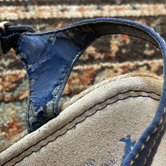 Free in Bundle- AE Wedge Sandals - Picture 8 of 9
